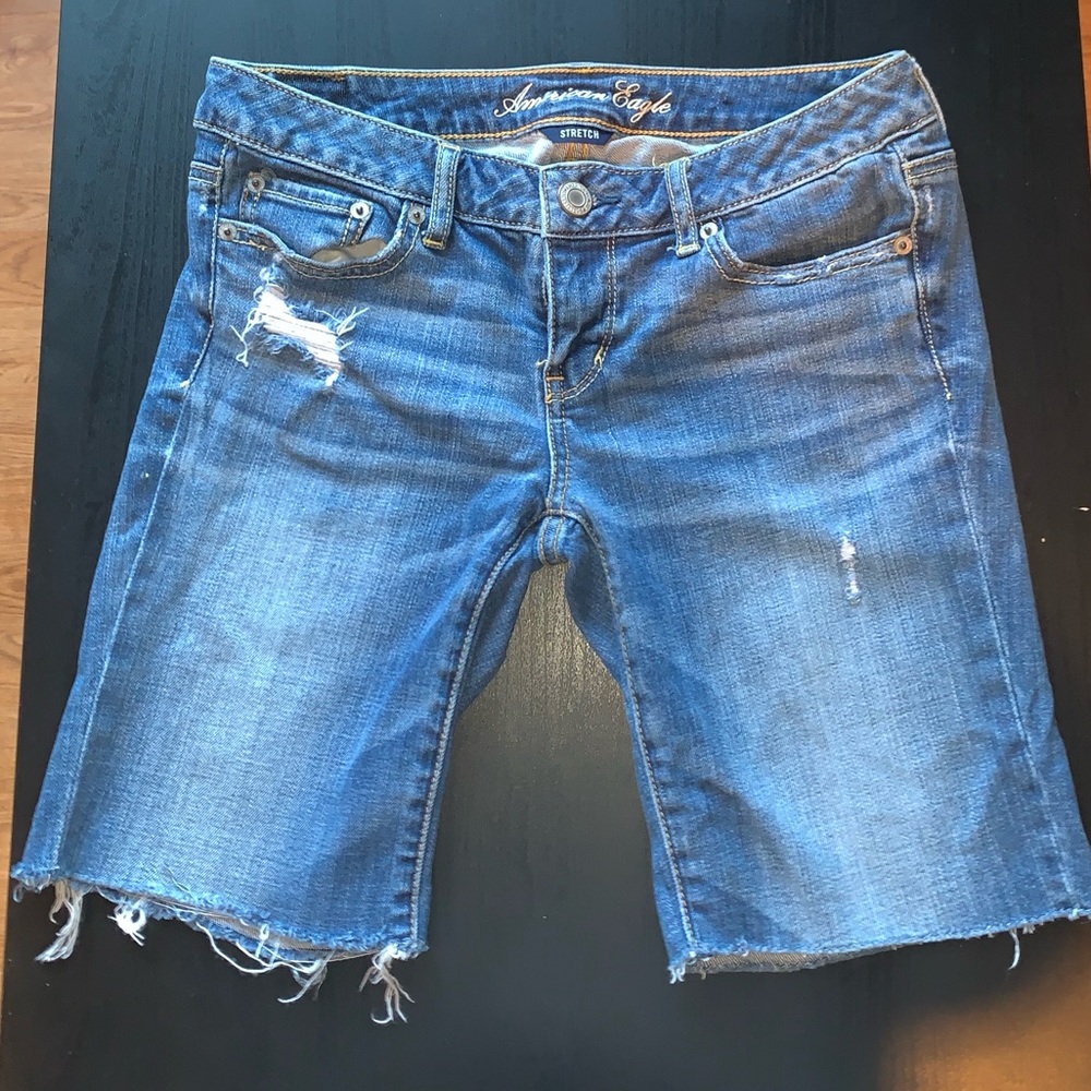 AE Bermuda Style Jeans Size 4